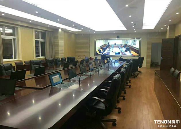 楚雄法院（液晶翻轉(zhuǎn)一體機(jī)）