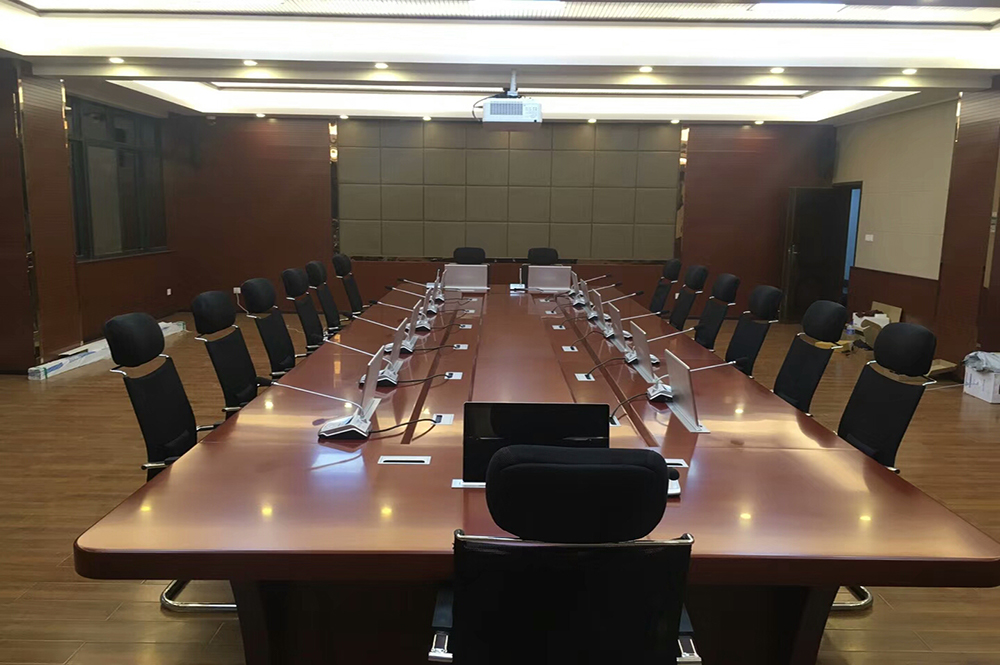 云南某法院（液晶升降一體機、桌面式話筒）