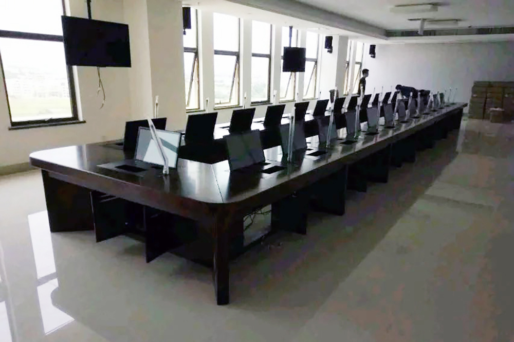 海南某法院（液晶翻轉(zhuǎn)一體機、嵌入式會議單元）