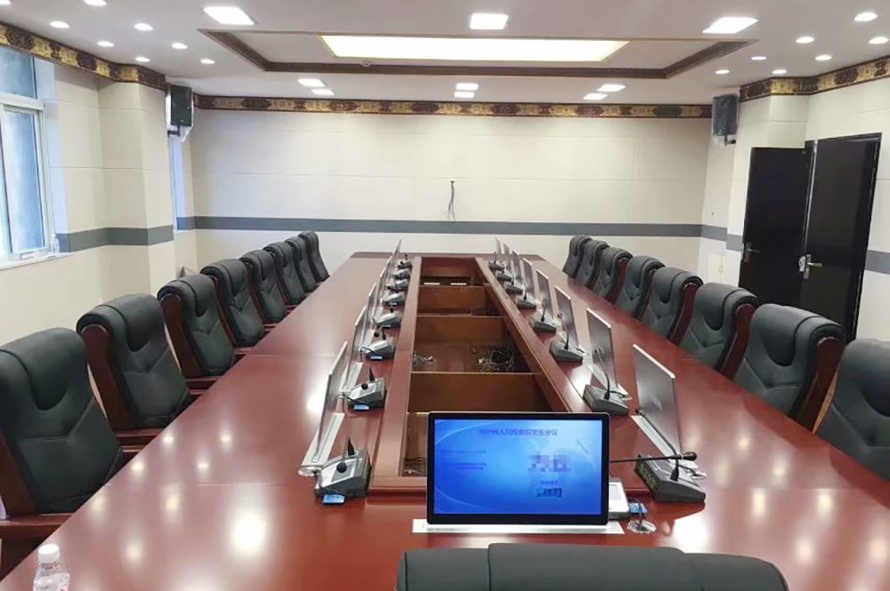 云南某檢察院（液晶升降一體機(jī)、桌面式話筒）