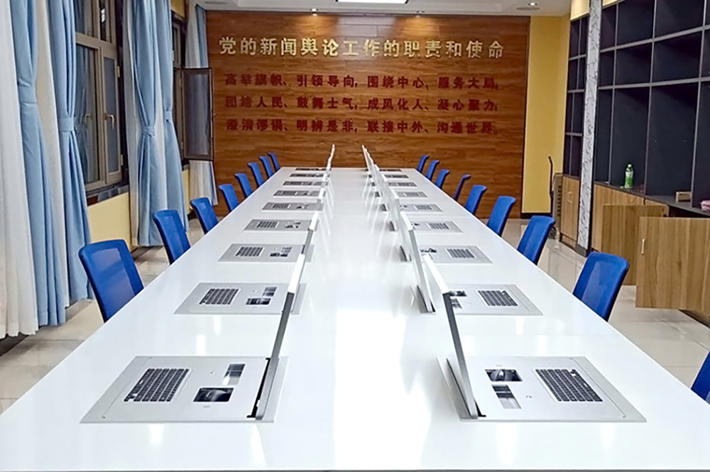 廣播電視中心（液晶翻轉(zhuǎn)一體機(jī)）