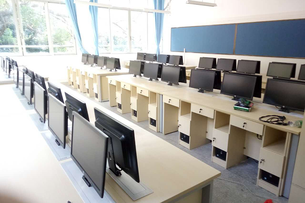 廣東某學(xué)校實驗室（常規(guī)升降器）