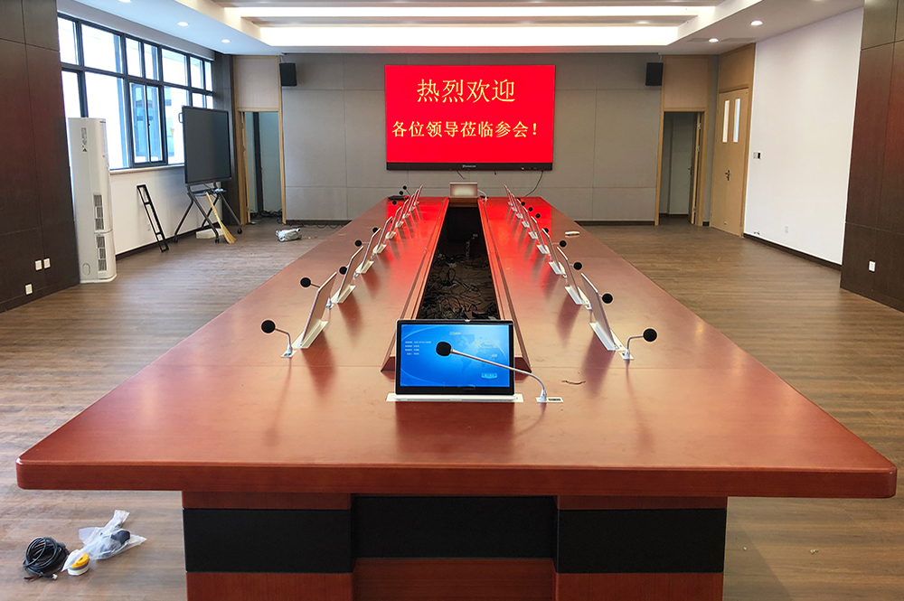江蘇某小學(xué)會(huì)議室（液晶升降一體機(jī)、嵌入式話(huà)筒）