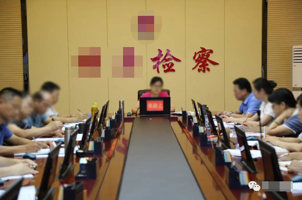 廣西某檢察院（雙屏液晶升降一體機(jī)帶升降式話筒）